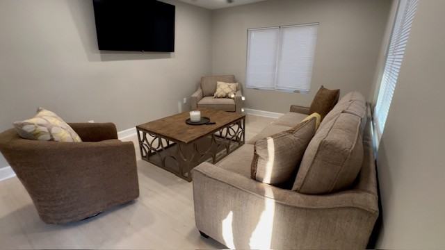 500 Hollywood Ave - Photo 6 of 12