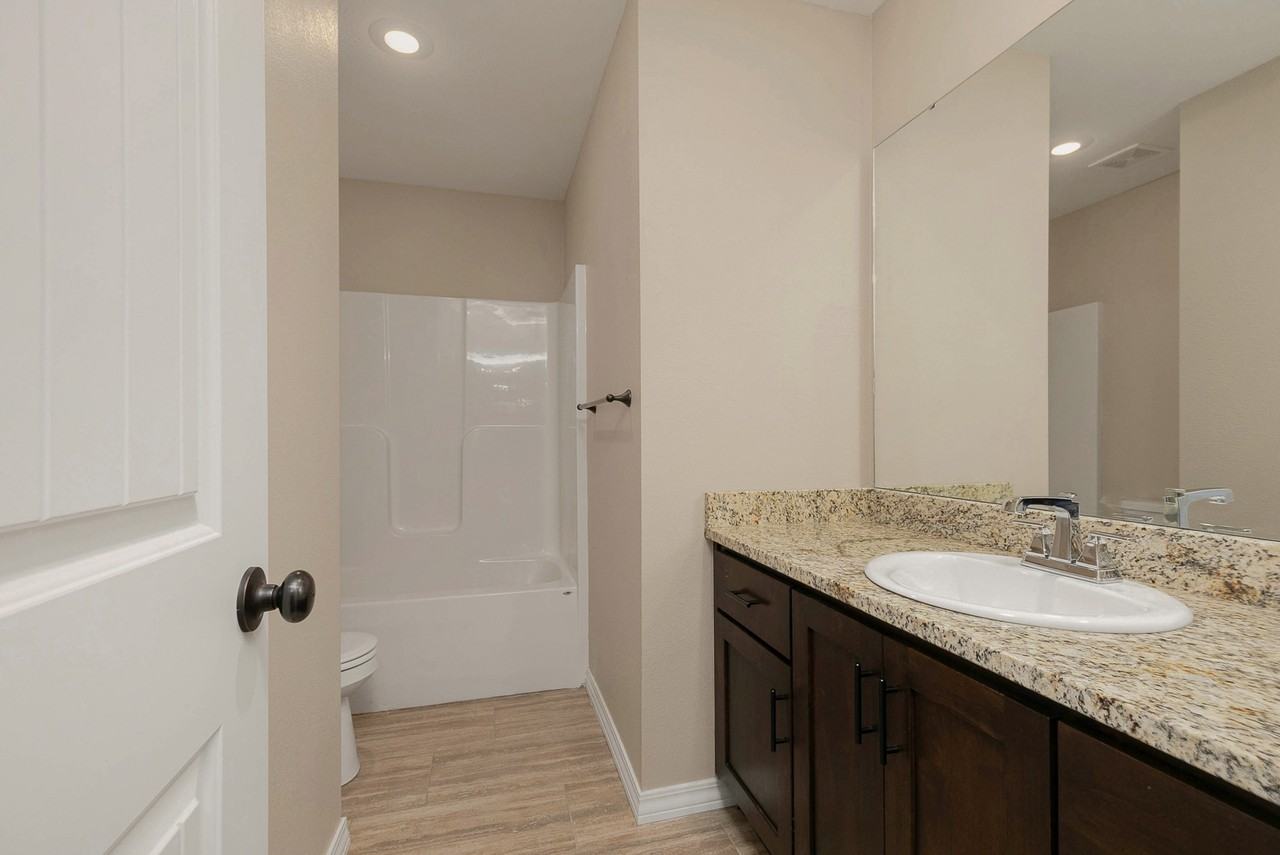 1053 S Christopher Ave - Photo 2 of 29