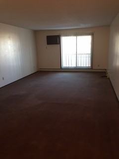 Holiday Manor - Photo 4 of 16