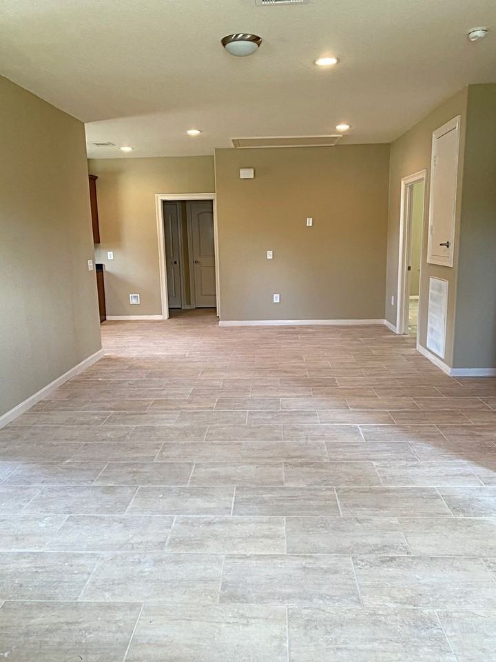 1780 Elgie St - Photo 2 of 10