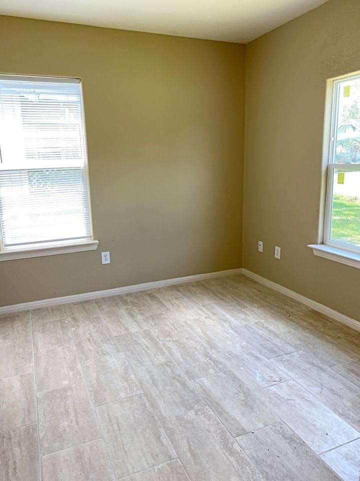 1780 Elgie St - Photo 5 of 10