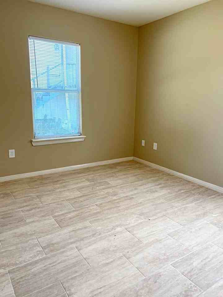 1780 Elgie St - Photo 6 of 10