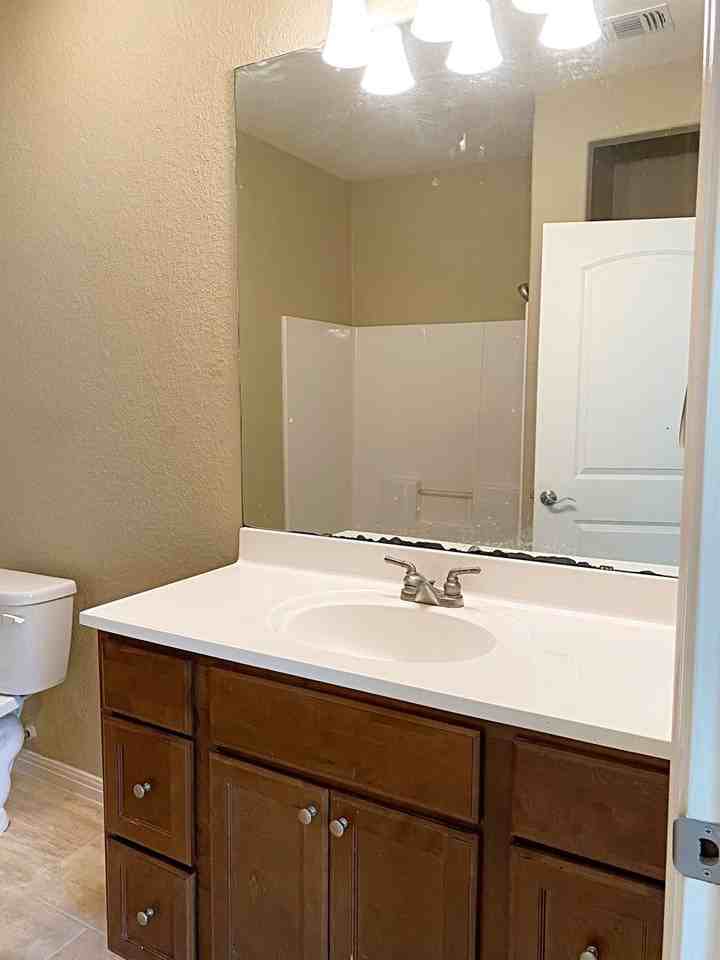 1780 Elgie St - Photo 7 of 10