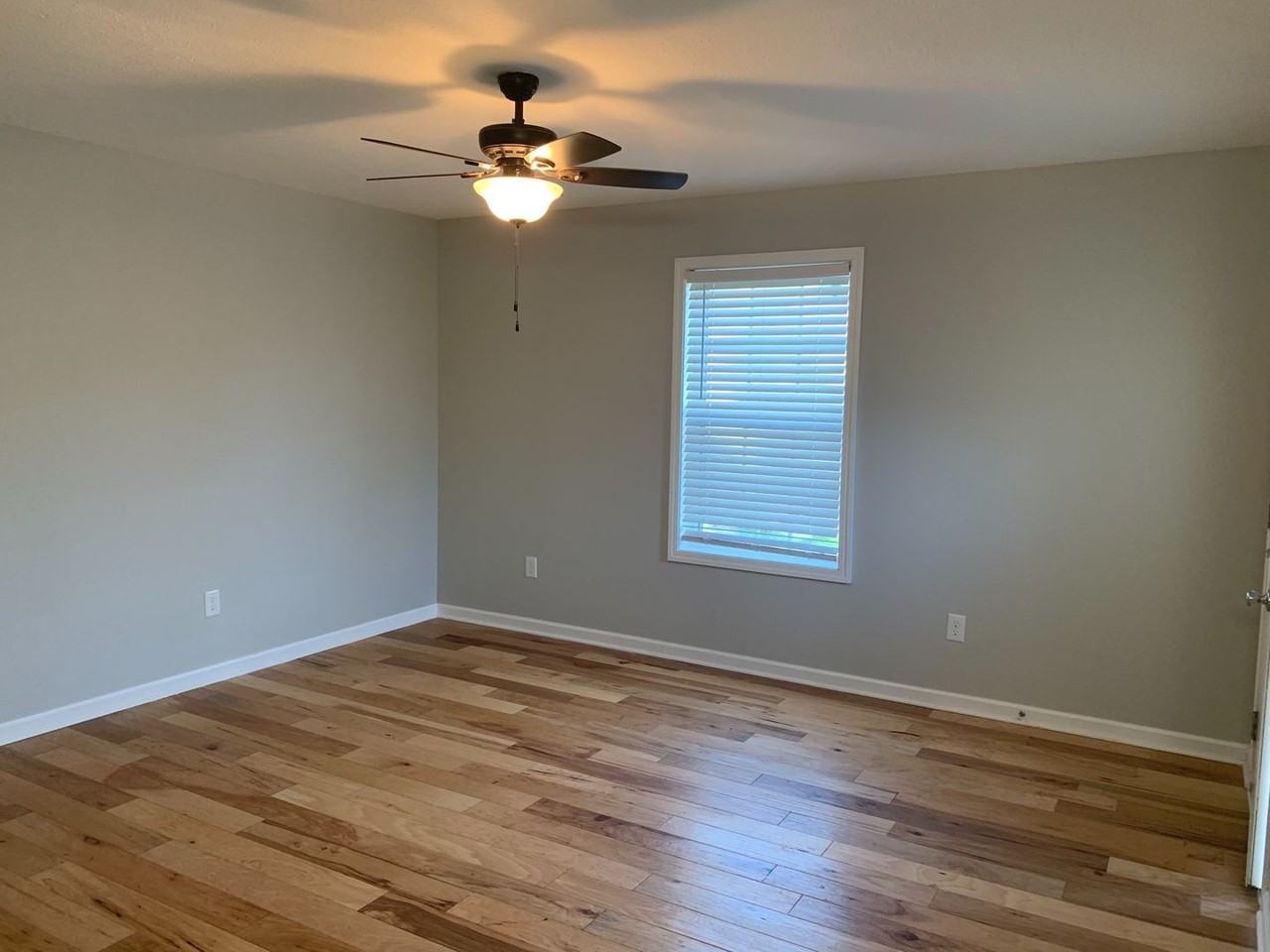 202 Broadrick St - Photo 3 of 19