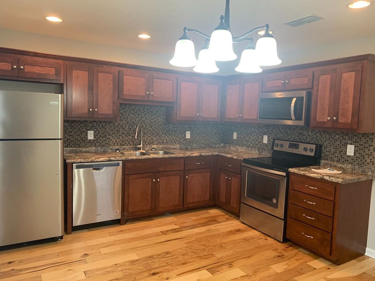 202 Broadrick St - Photo 6 of 19