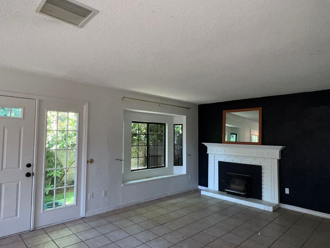 495 Chestnut St #8 - Photo 4 of 17