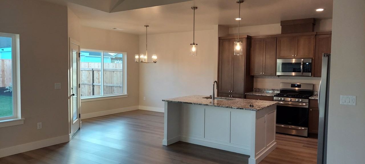 445 Cheney Loop - Photo 4 of 16