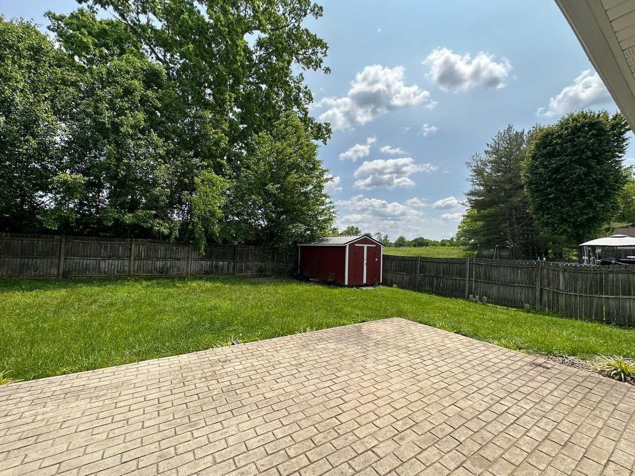 129 Mullins Ave - Photo 3 of 18