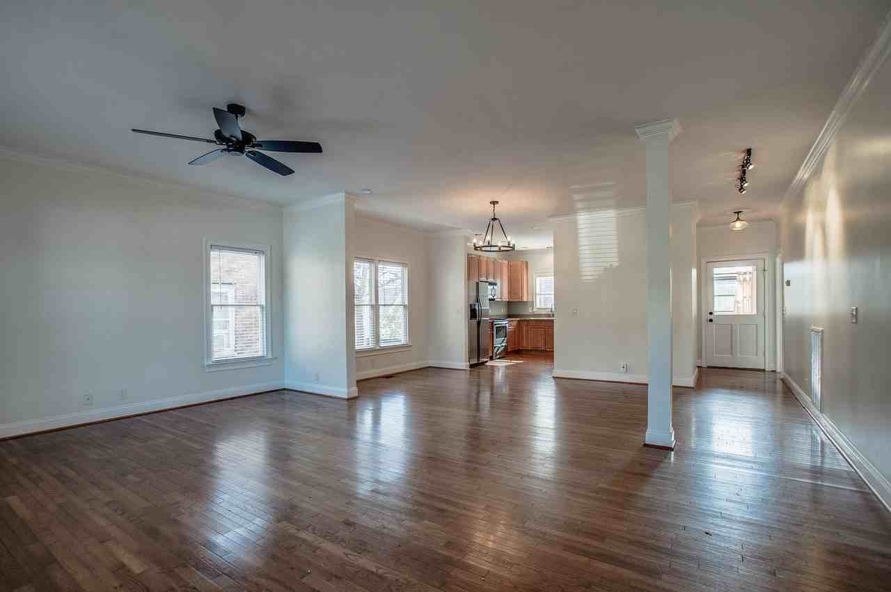 1110 Fatherland St - Photo 3 of 36