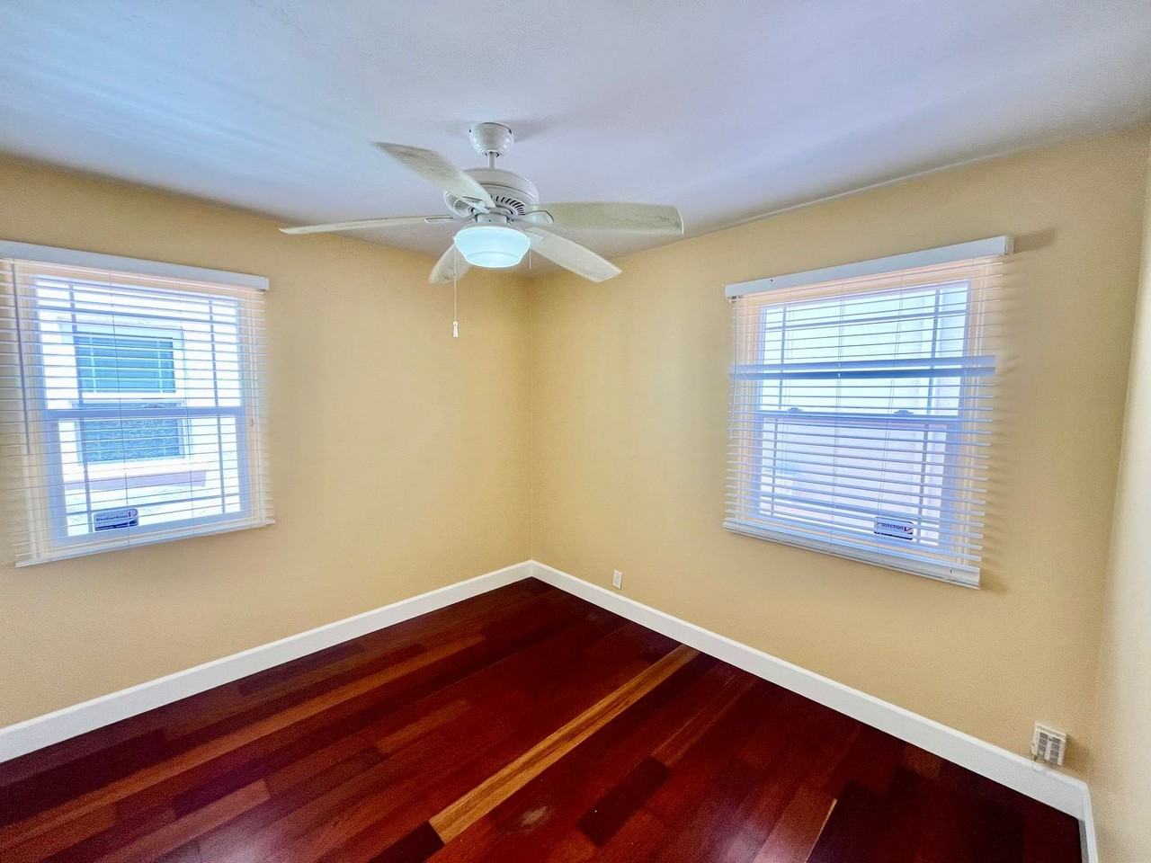 4589 Campus Ave - Photo 5 of 10