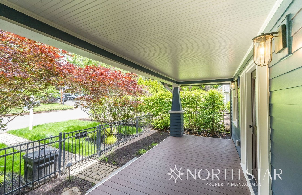 745 4th St - Photo 3 of 34