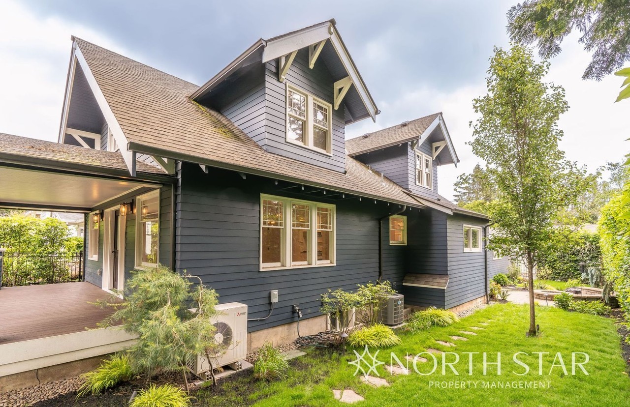 745 4th St - Photo 4 of 34
