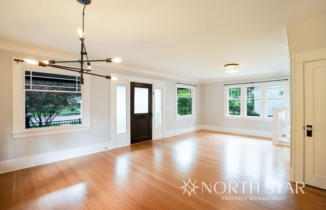 745 4th St - Photo 5 of 34