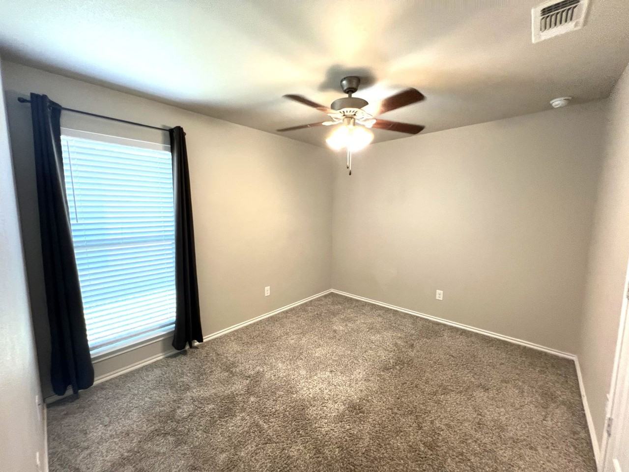3805 Primrose Ave - Photo 2 of 3