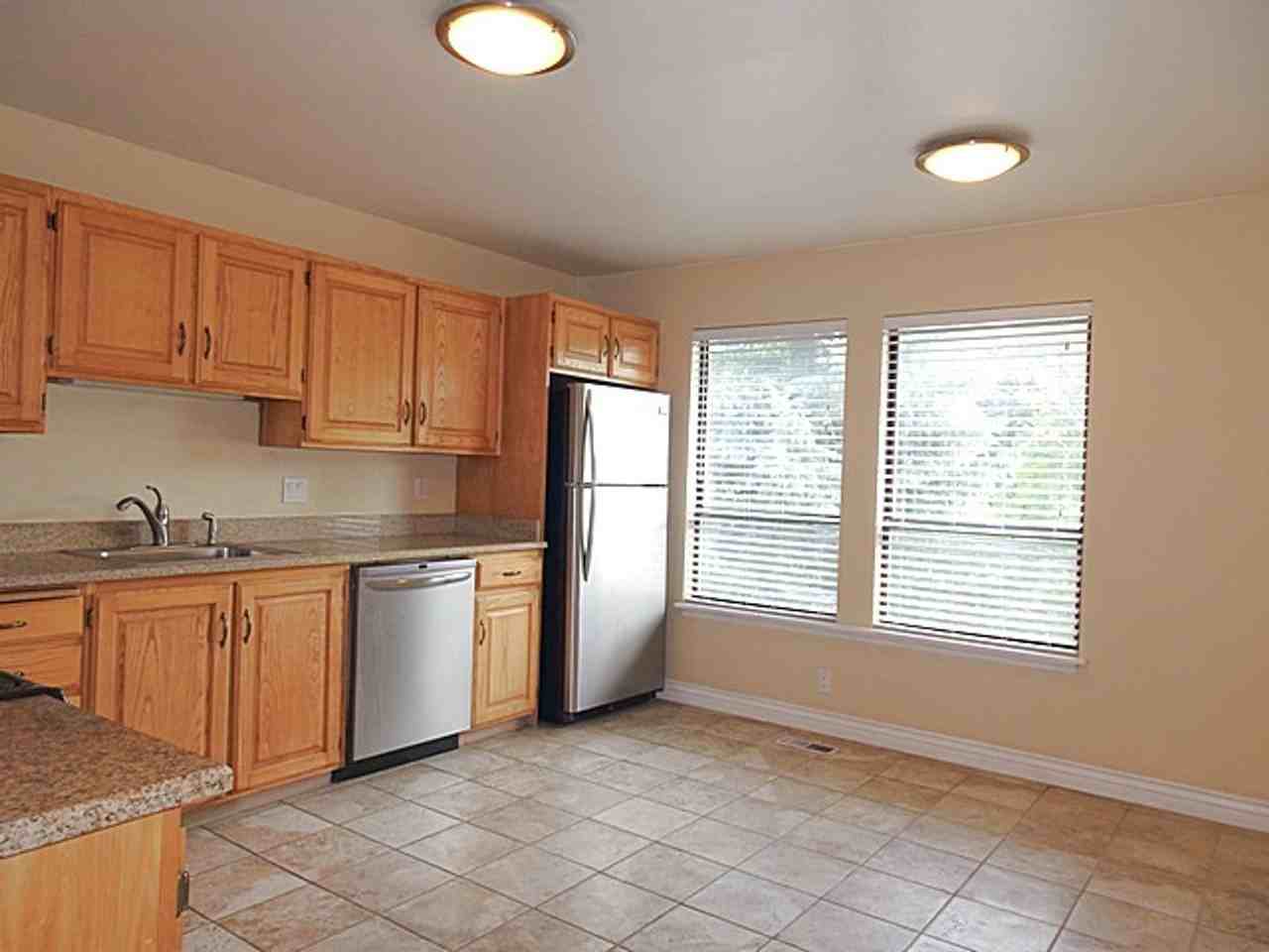 2316 Calumet Cir - Photo 4 of 15