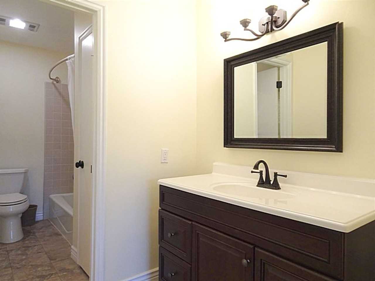 2316 Calumet Cir - Photo 7 of 15