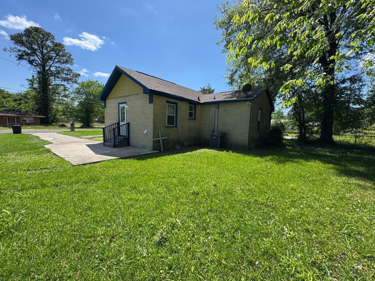 2127 71st Ave - Photo 4 of 28