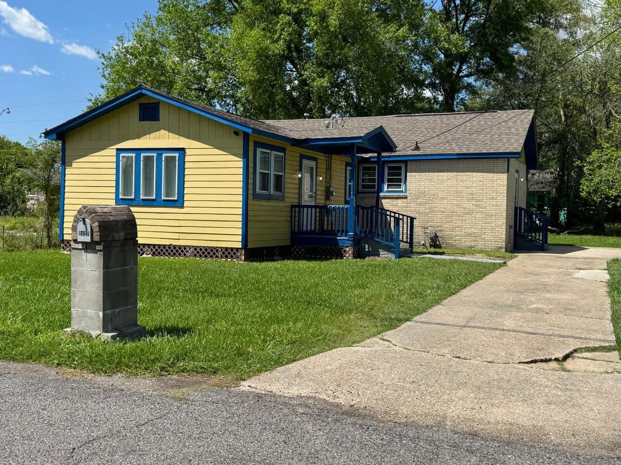 2127 71st Ave - Photo 5 of 28