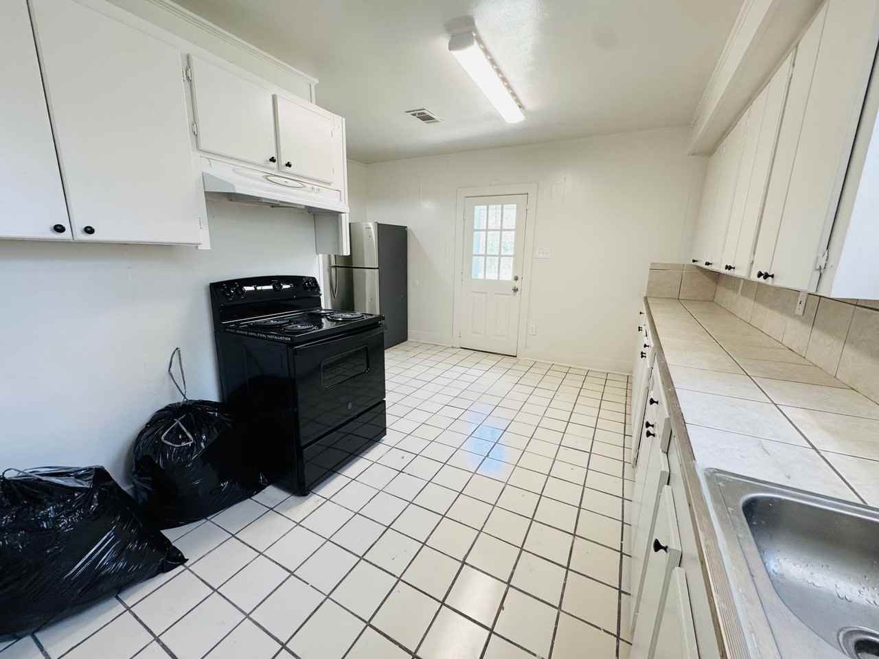 2127 71st Ave - Photo 7 of 28