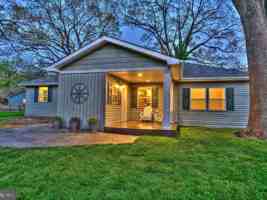 featured image of 211 Sillery Bay Rd