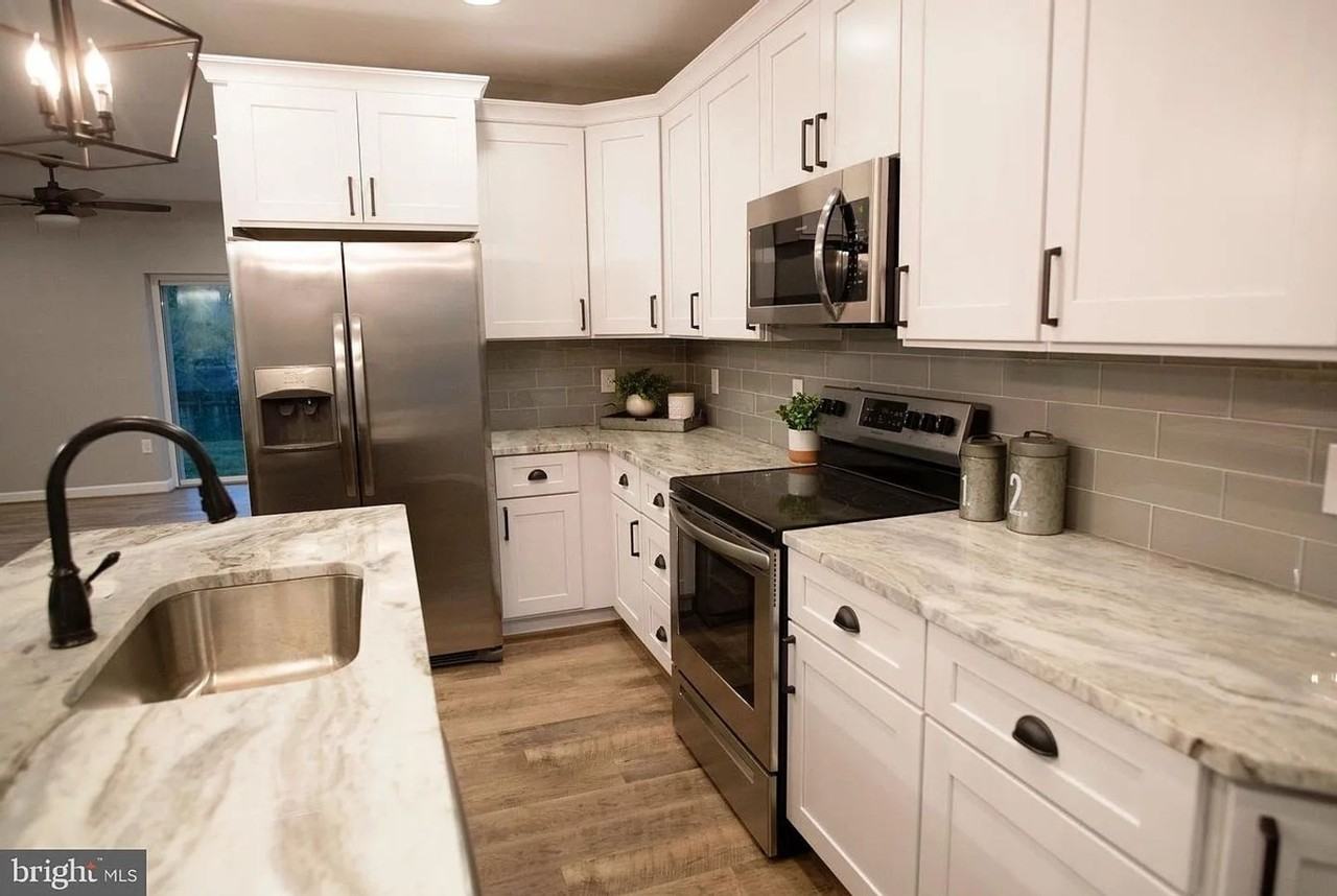 211 Sillery Bay Rd - Photo 5 of 50