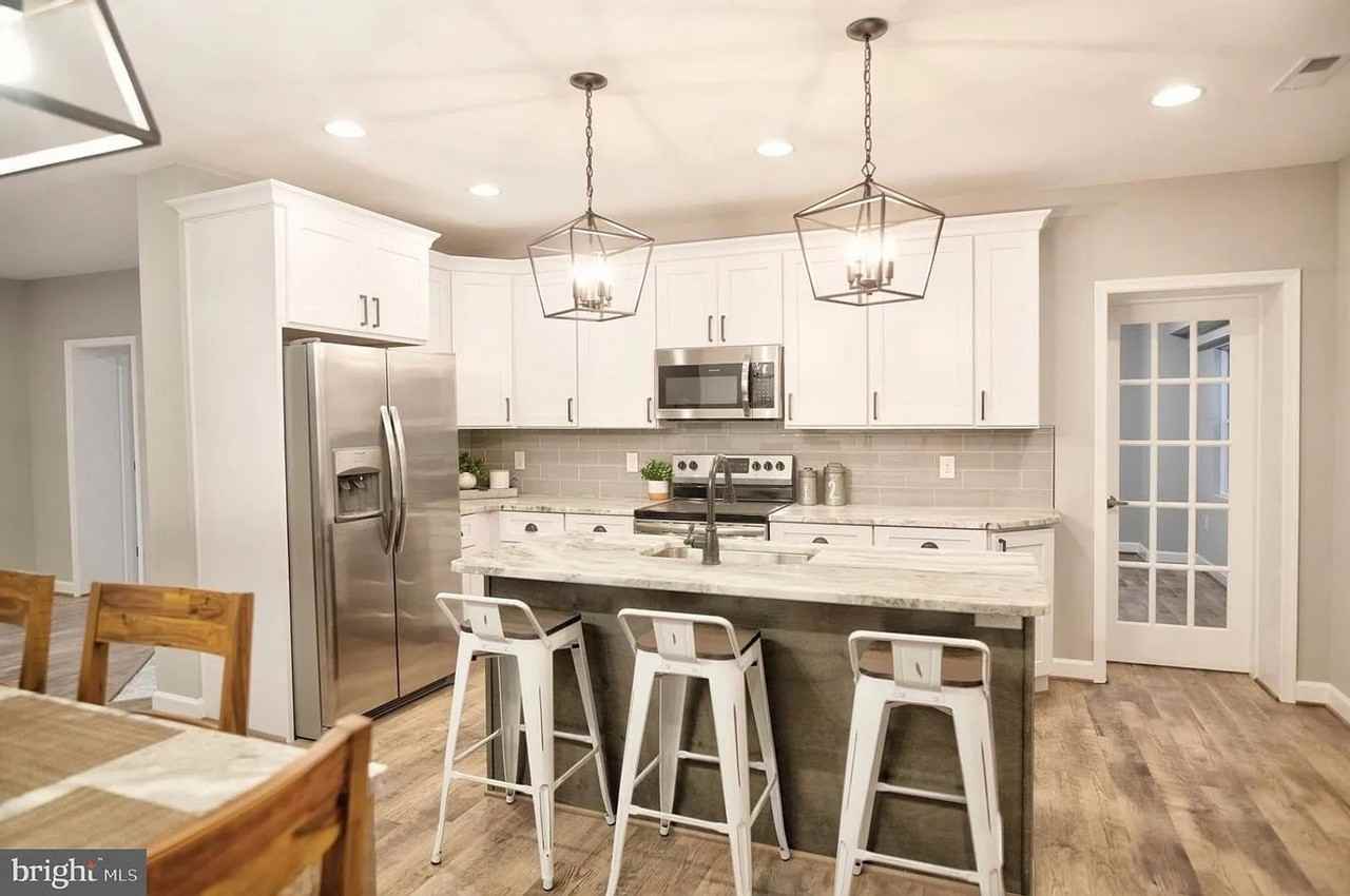 211 Sillery Bay Rd - Photo 7 of 50