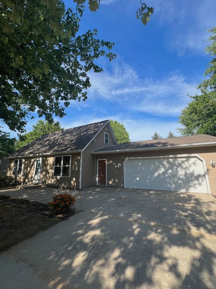 21 Iroquois Ave - Photo 2 of 23
