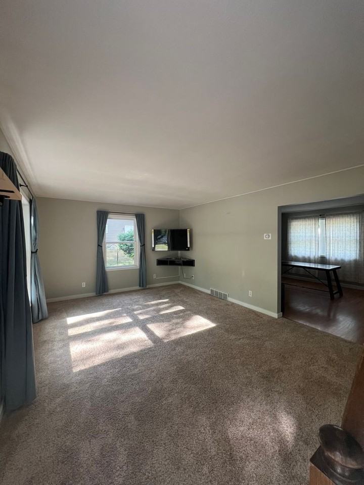 21 Iroquois Ave - Photo 3 of 23
