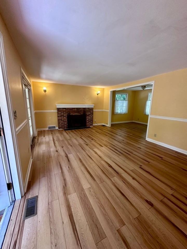 2302 Ne 94th St - Photo 2 of 17