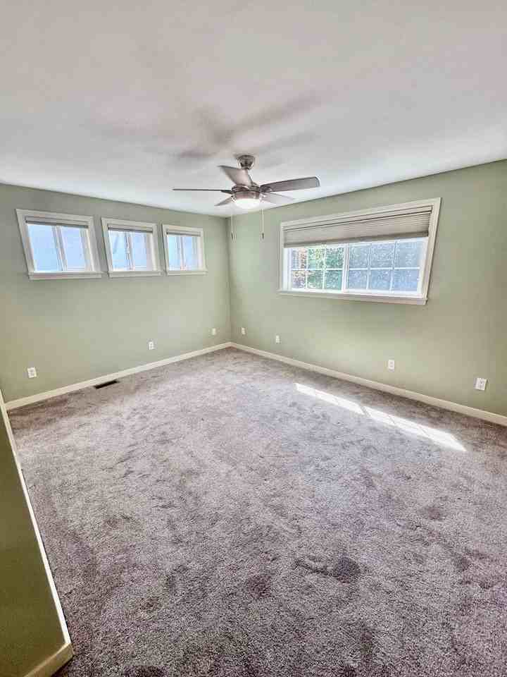 2302 Ne 94th St - Photo 5 of 17