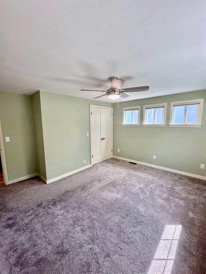2302 Ne 94th St - Photo 6 of 17