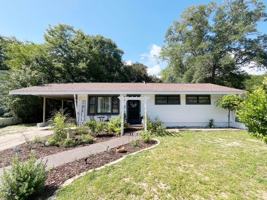 featured image of 332 Chicago Ave