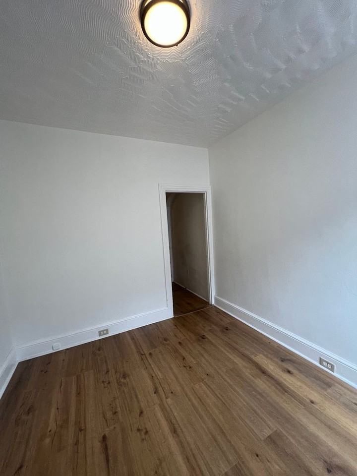 216 Mulberry St - Photo 2 of 8