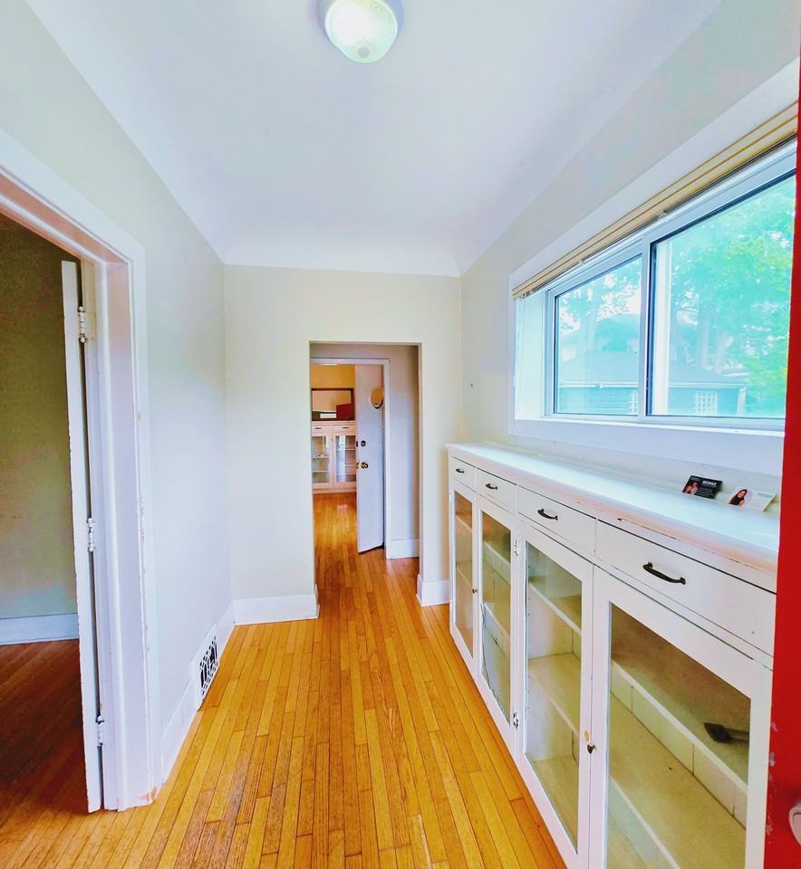 558 Waterloo Street - Photo 2 of 19