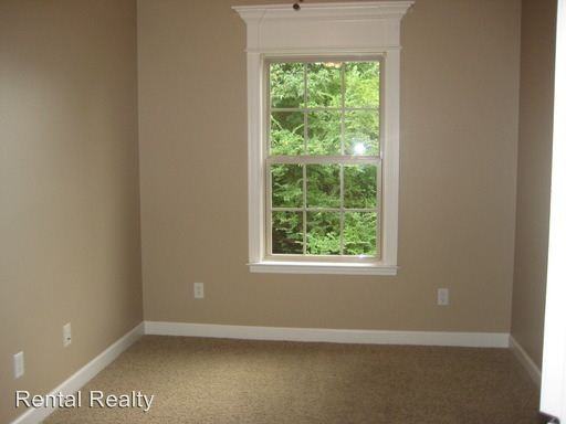 103 Bentley Cir - Photo 2 of 19
