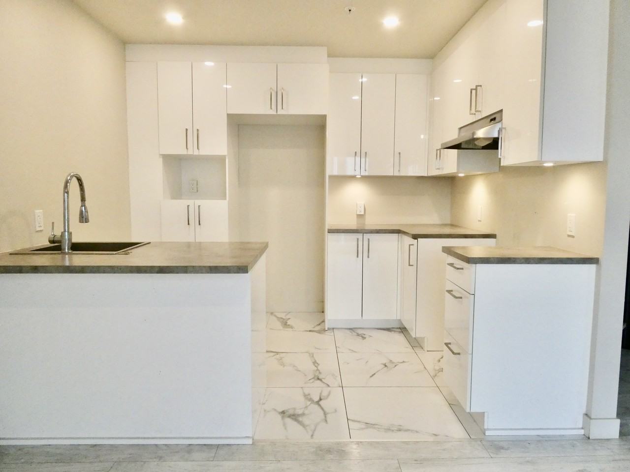 600 Franklin - Photo 7 of 18