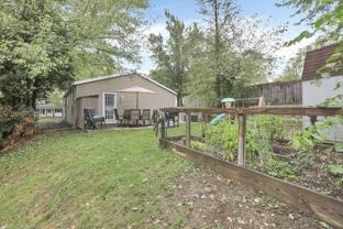 455 Lakeview Dr - Photo 1 of 1