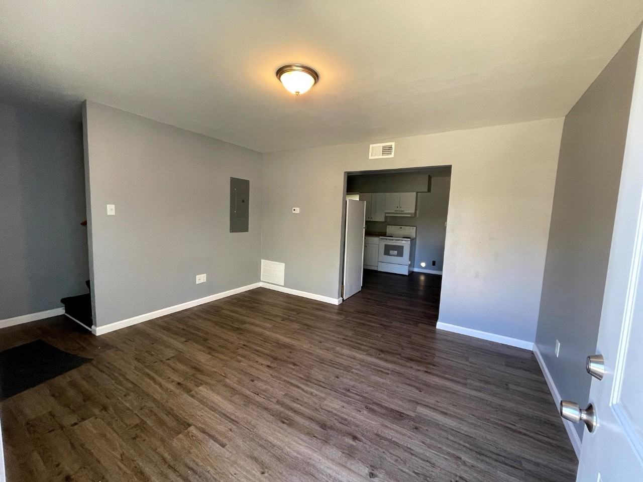 458 Daffodil St - Photo 2 of 10