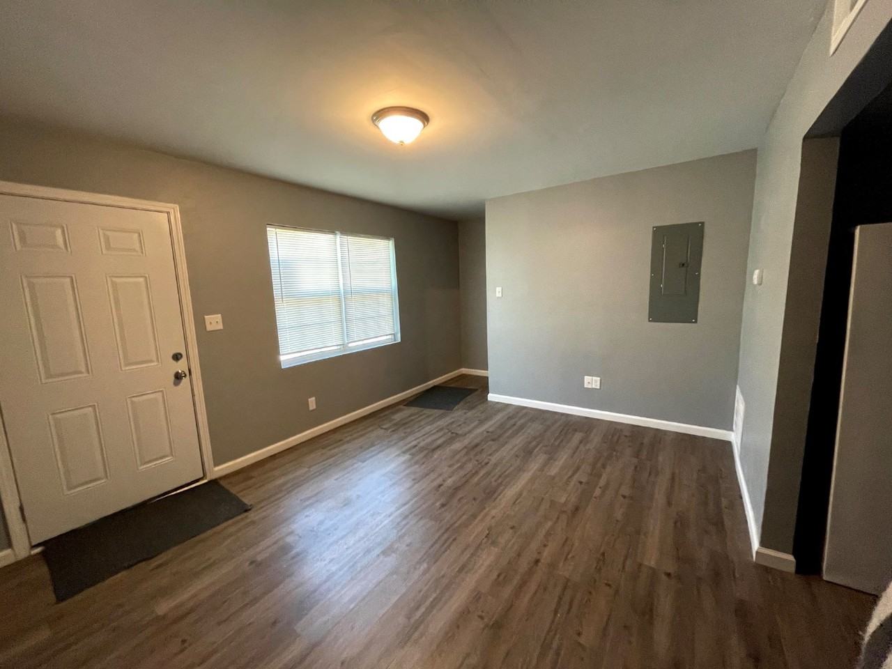 458 Daffodil St - Photo 3 of 10