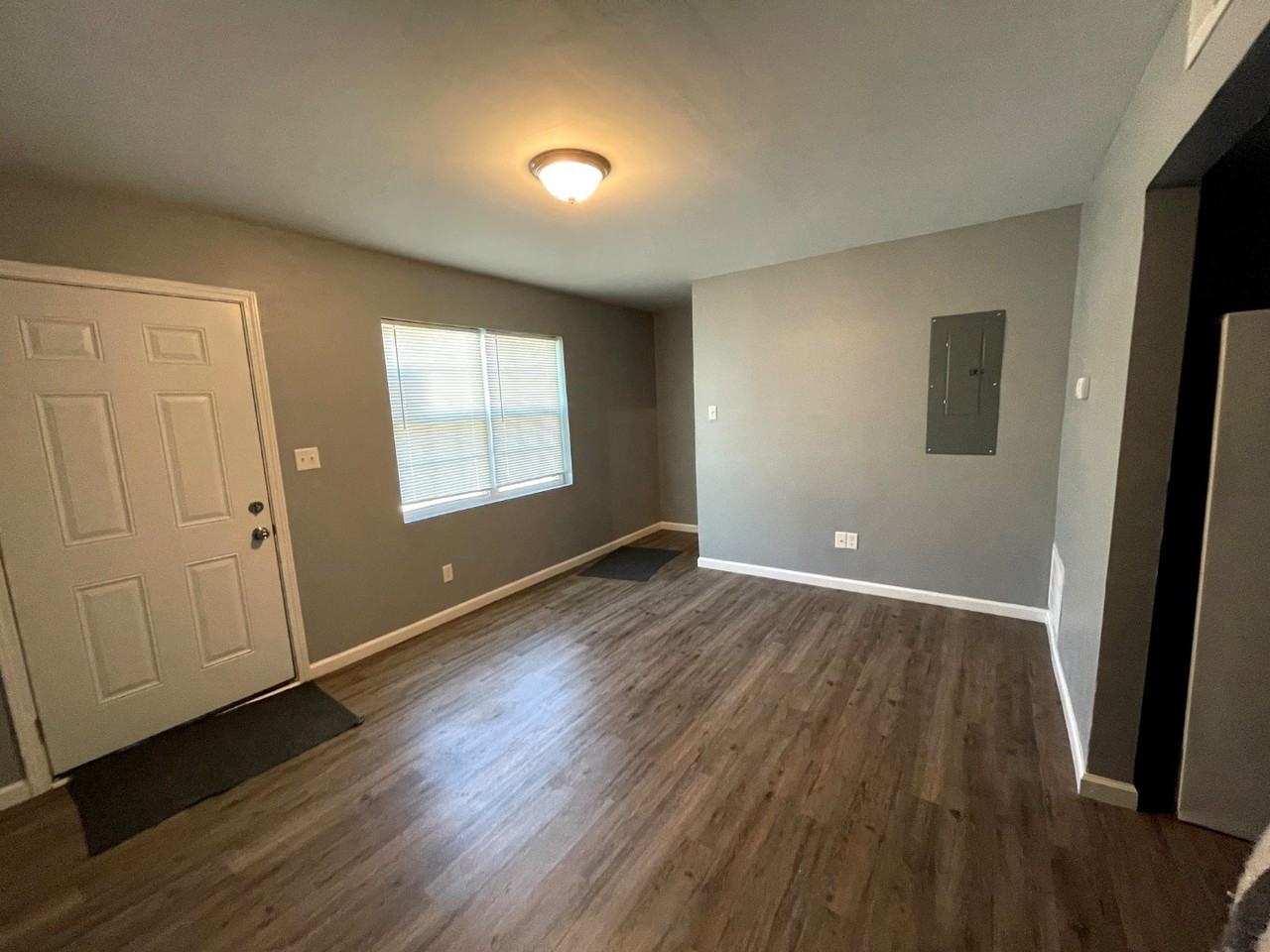 458 Daffodil St - Photo 4 of 10