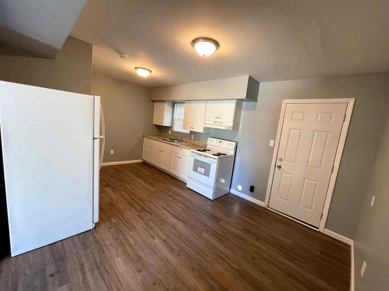 458 Daffodil St - Photo 5 of 10