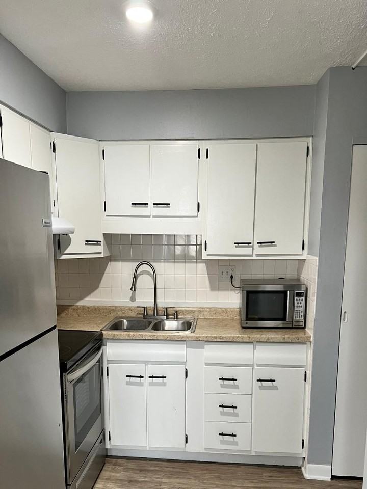 Imperial Apartments - Photo 2 of 16