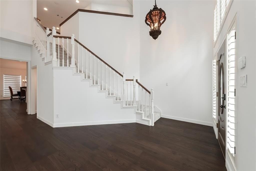 7100 Oakbrook Dr - Photo 4 of 40