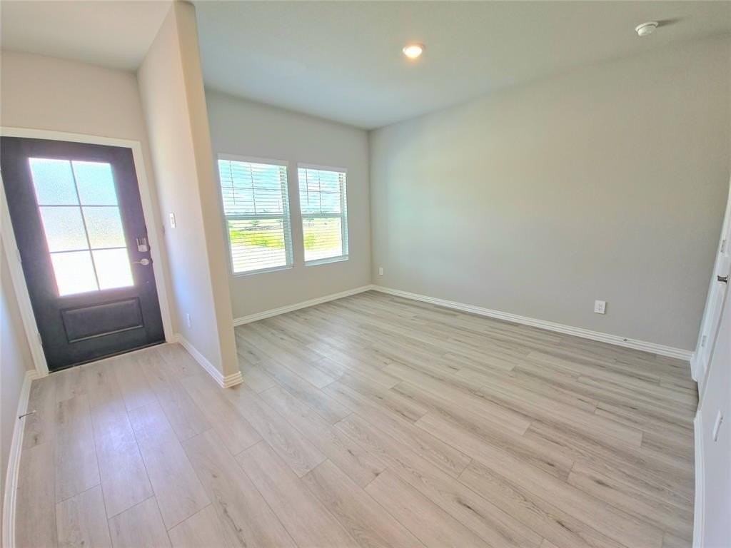 2288 Cliff Springs Dr - Photo 4 of 21