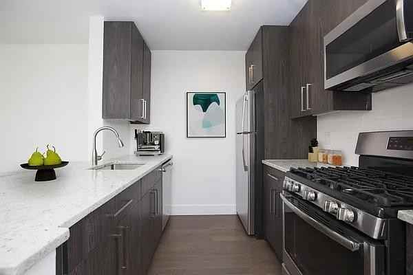 Battery Pl #930 - Photo 3 of 5