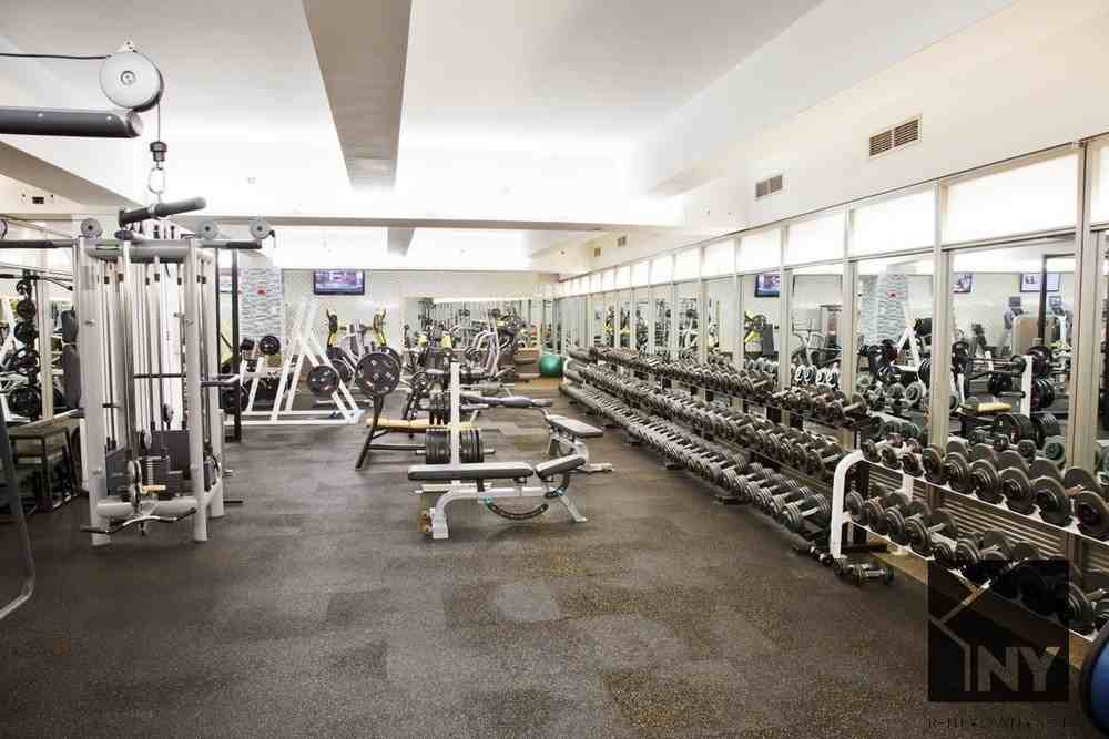 Hanover Sq #14R - Photo 4 of 7