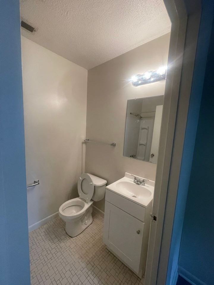 1402 Gorman St Apt K - Photo 4 of 4