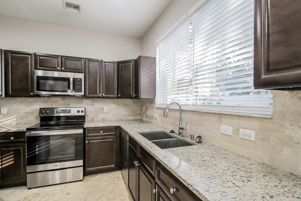 395 Lancer Oak Dr - Photo 7 of 17