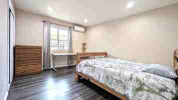 featured image of 1299 W 37th Dr