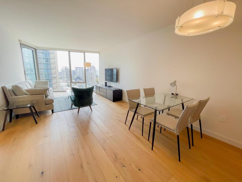 1001 Queen St - Photo 3 of 19